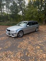 BMW 330i Touring E46 - BMW 330 mit Benzin-Antrieb: Kombi, E46 330i