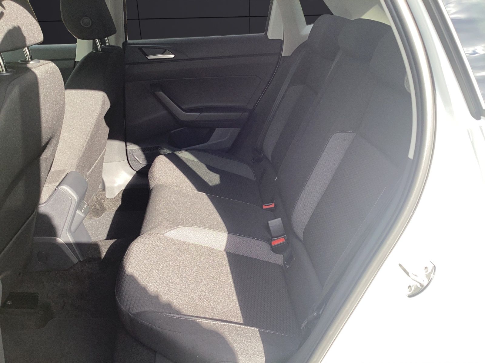 Fahrzeugabbildung Volkswagen Polo Life TSI DSG LED ACC SH RearView Climatroni