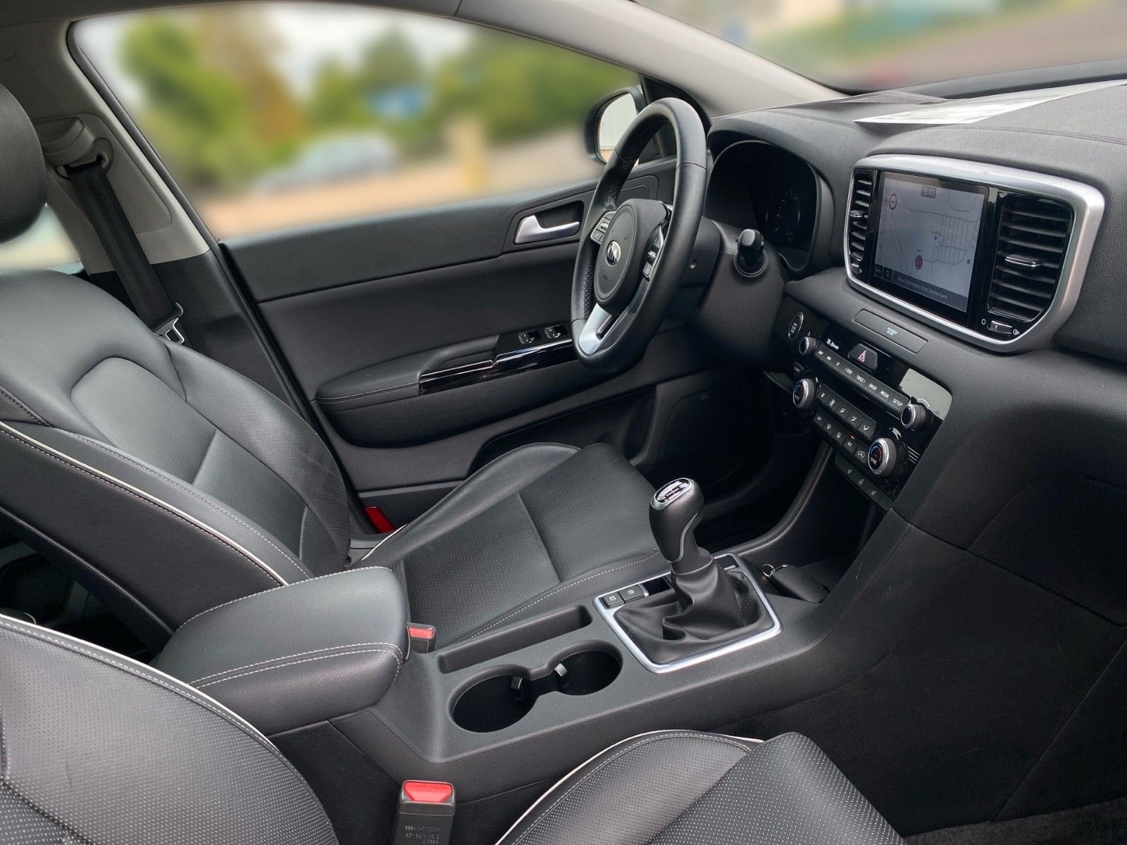 Fahrzeugabbildung Kia Sportage 1.6 GDI Black Edition Glasdach Leder