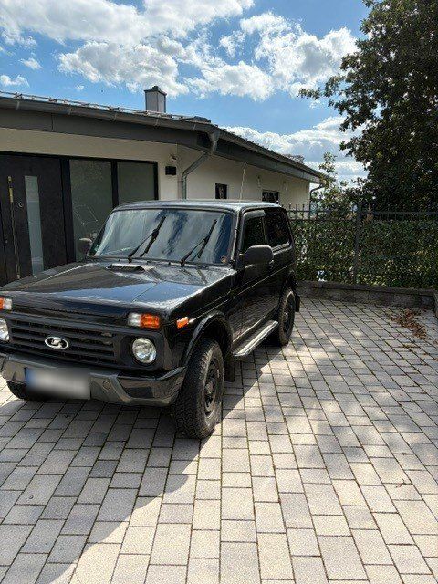 Image of Lada Urban