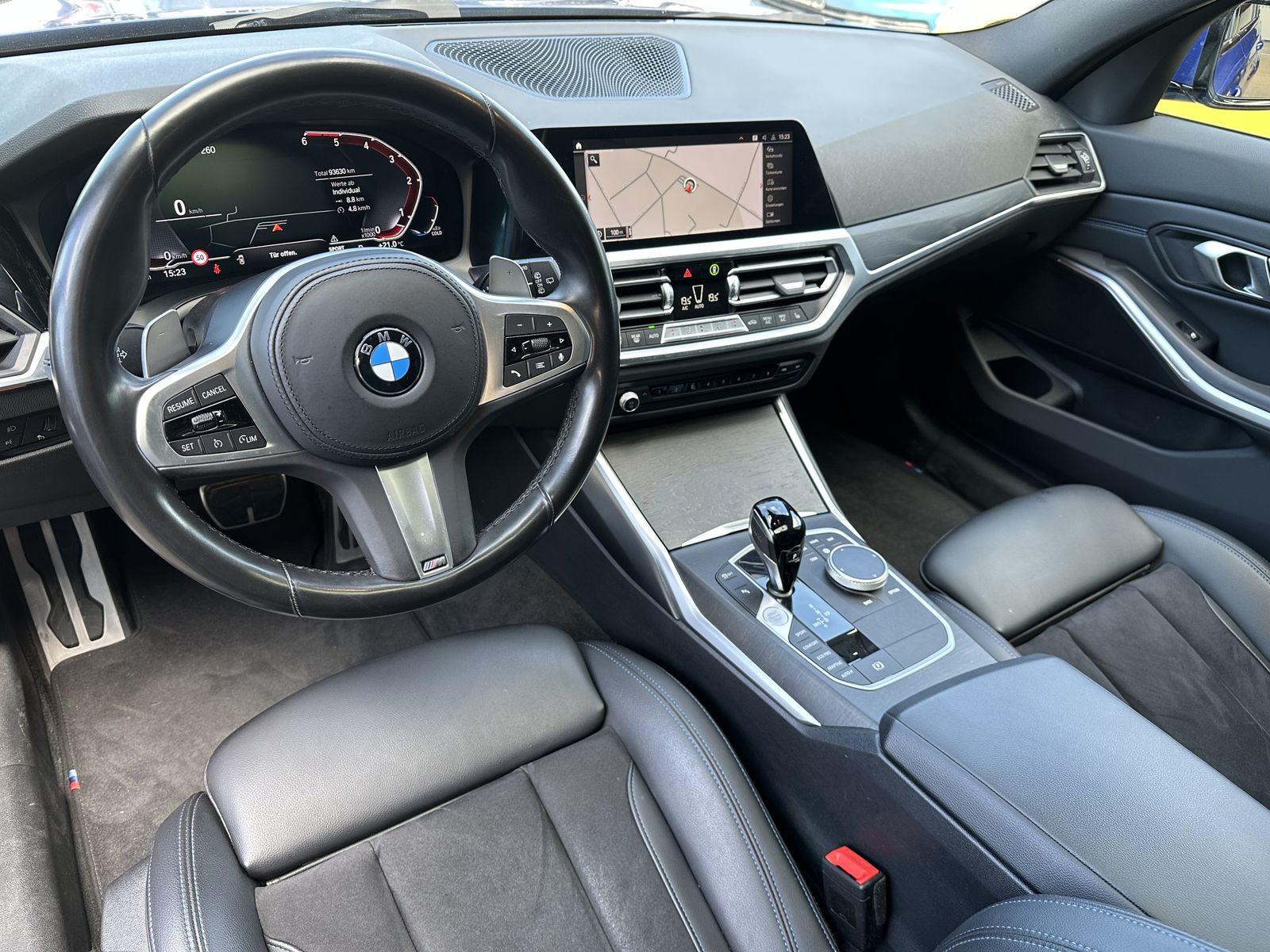 Fahrzeugabbildung BMW 330d Touring xDrive M-Sport NAV+LED+PANO+KAM+1HD