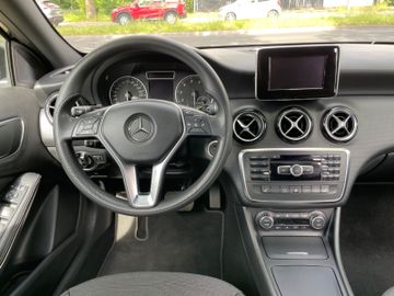Fahrzeugabbildung Mercedes-Benz A 180  BlueEfficiency*Tempomat*Bluetooth*Klima*