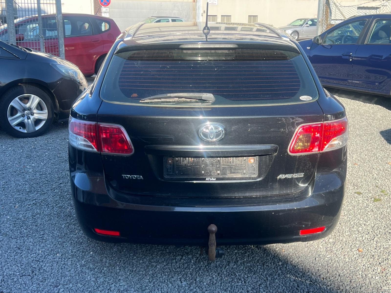 Toyota Avensis 2011 — photo 5
