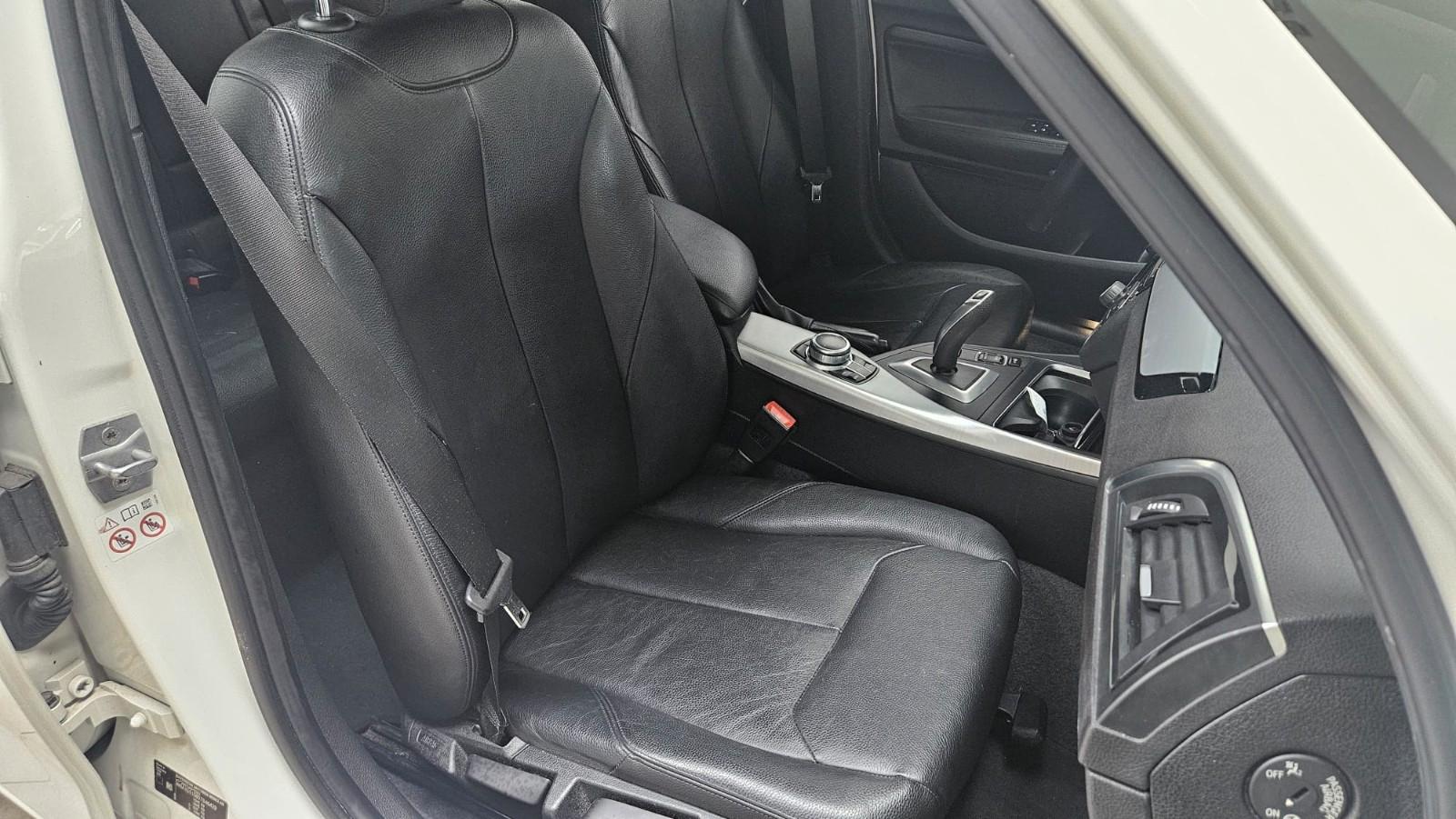 BMW 120i Vollleder Navi Tempomat Sitzheizung PDC LED