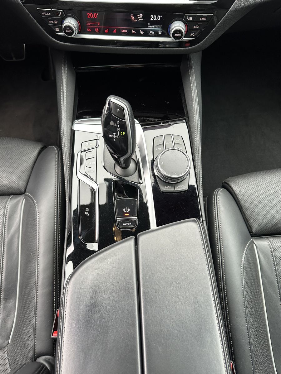 Fahrzeugabbildung BMW 540d xDrive M-Sport NAV+LASER+HUD+20ZO+GLASDACH