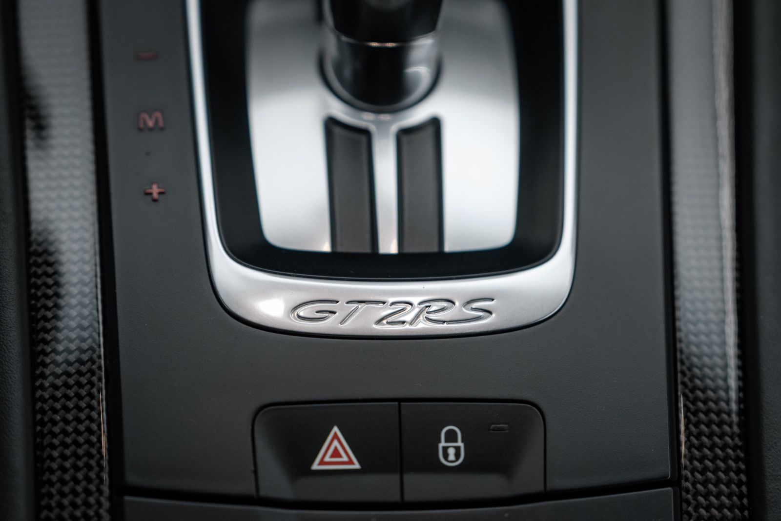 Fahrzeugabbildung Porsche 911 GT2 RS WEISSACH/PTS/LIFT/KAMERA/1.HAND/BOSE