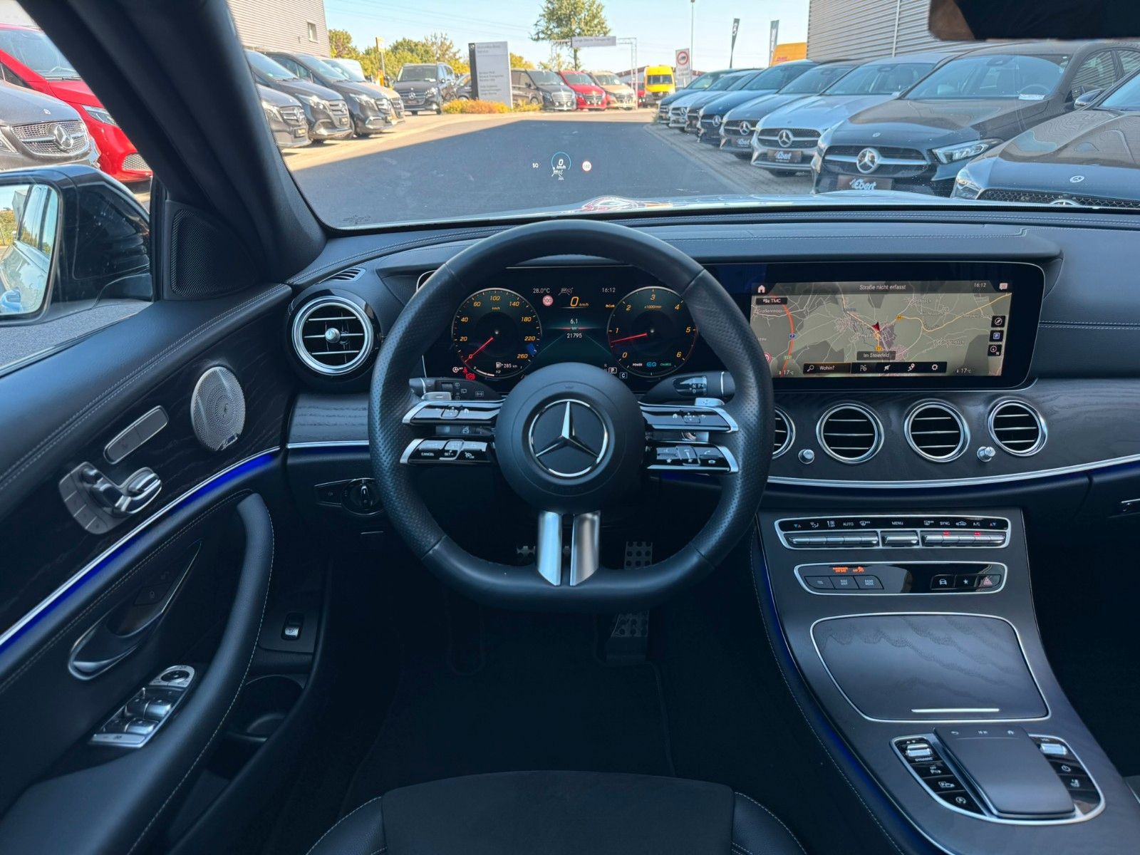Fahrzeugabbildung Mercedes-Benz E 300 d  T 4M AMG HUD+PANO+AHK+Burm+Distr+360°