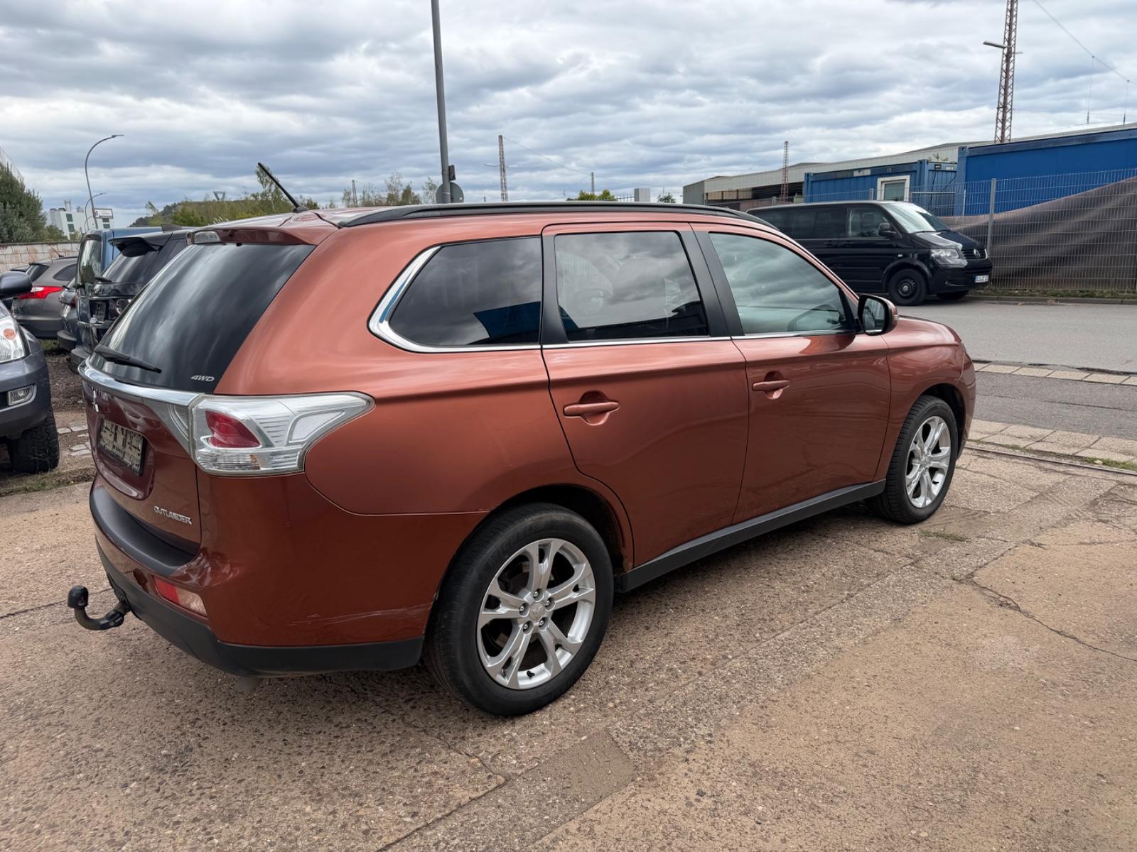 Mitsubishi Outlander 2.2* 4WD* 7 Sitzer*Euro5*Leder*Kamera*
