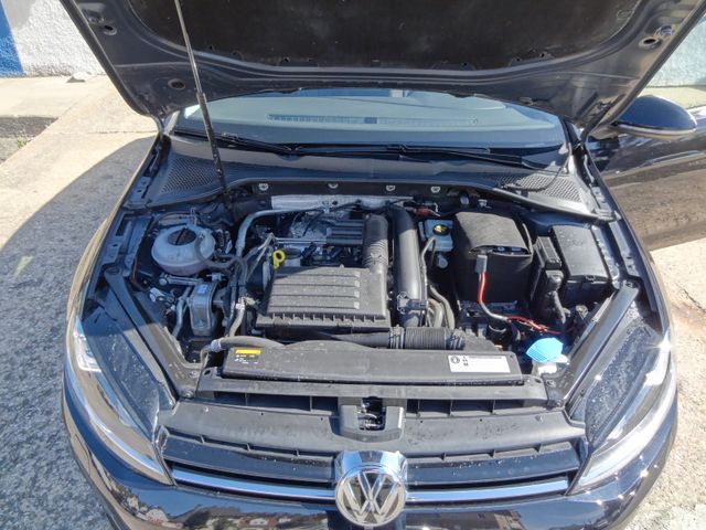 Fahrzeugabbildung Volkswagen Golf VII Lim. Lounge/1.Hd/38TKM/Xenon/PDC/