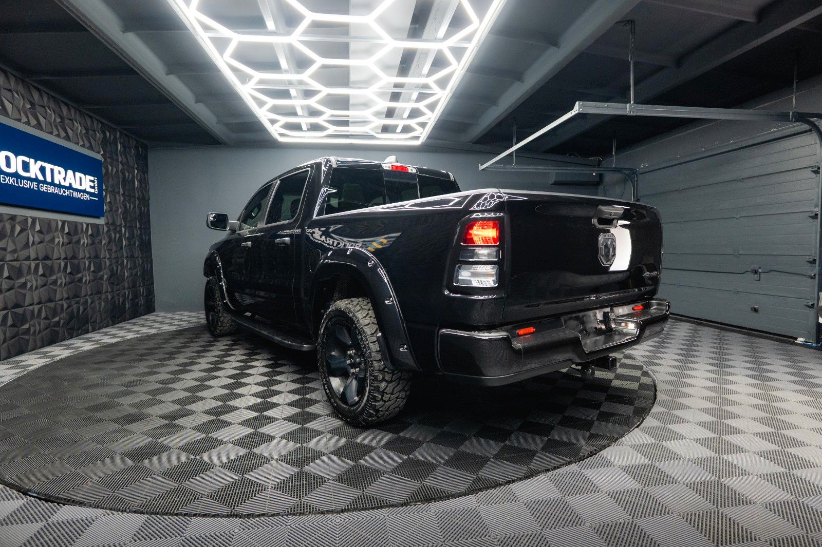 Fahrzeugabbildung Dodge RAM 3.6 V6 4x4 OFFROAD LARAMIE BLACK EDITION LED