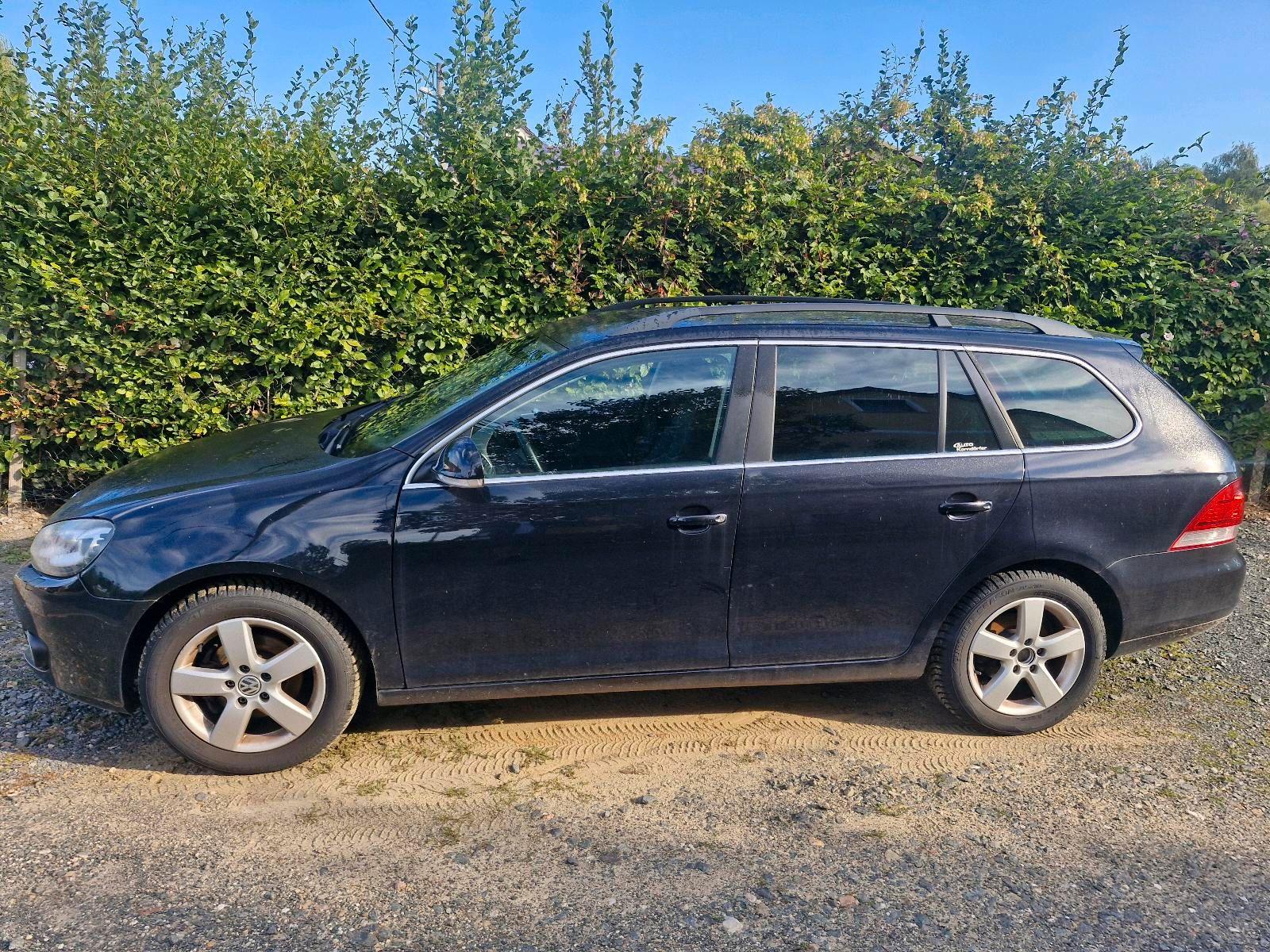 Volkswagen Golf 2012 — rear view