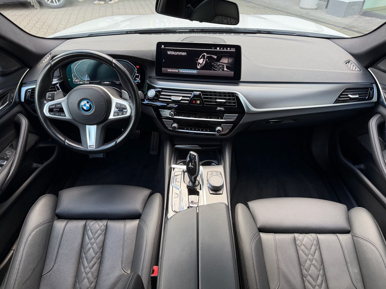 BMW 530e xDrive Touring M Sport LED LC Prof. PDC AHK imagem 3