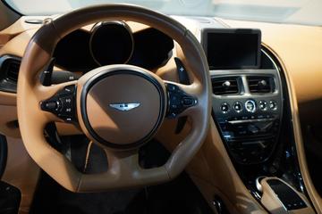 2019 Aston Martin DBS — фото 8