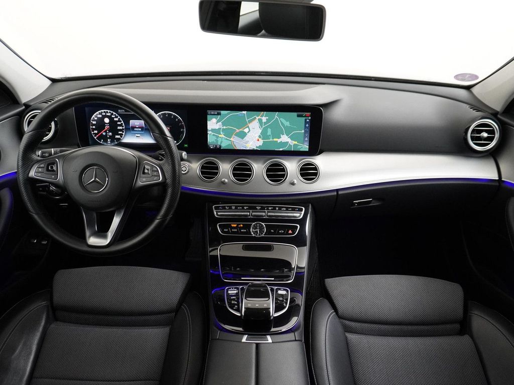 Mercedes-Benz E 350 e Avantgarde AHK Widescreen Sfeer verlicht