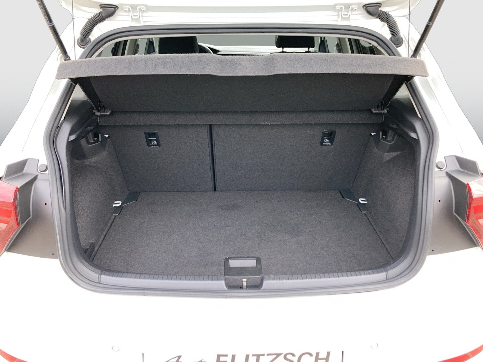 Fahrzeugabbildung Volkswagen Polo TSI Active DSG LED Navi ACC PDC SH