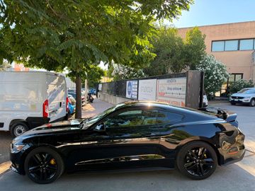 Ford Mustang - 4