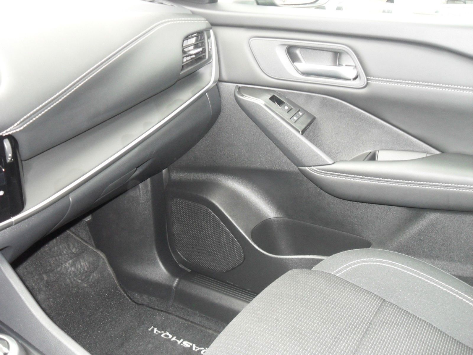 Fahrzeugabbildung Nissan Qashqai 1,3 MHEV Acenta | Navi | Winterpaket