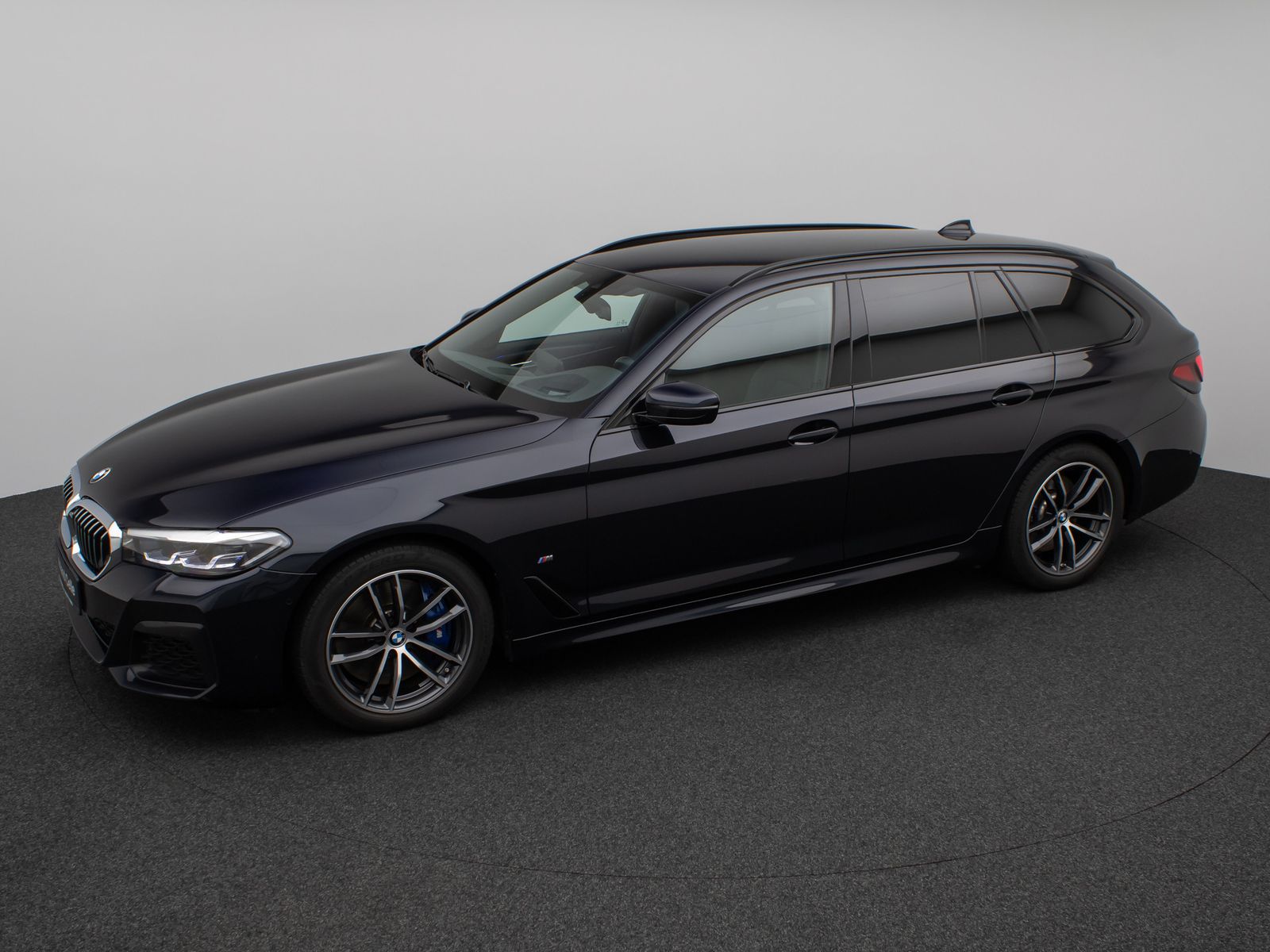 Fahrzeugabbildung BMW 530d xD M Sport Kamera HUD DAB H/K Komfort Alarm