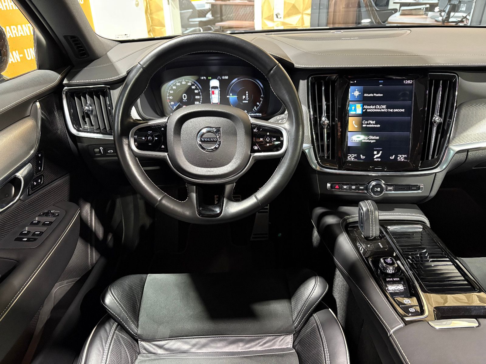 Fahrzeugabbildung Volvo V90 Kombi R Design Recharge Plug-In Hybrid AWD/