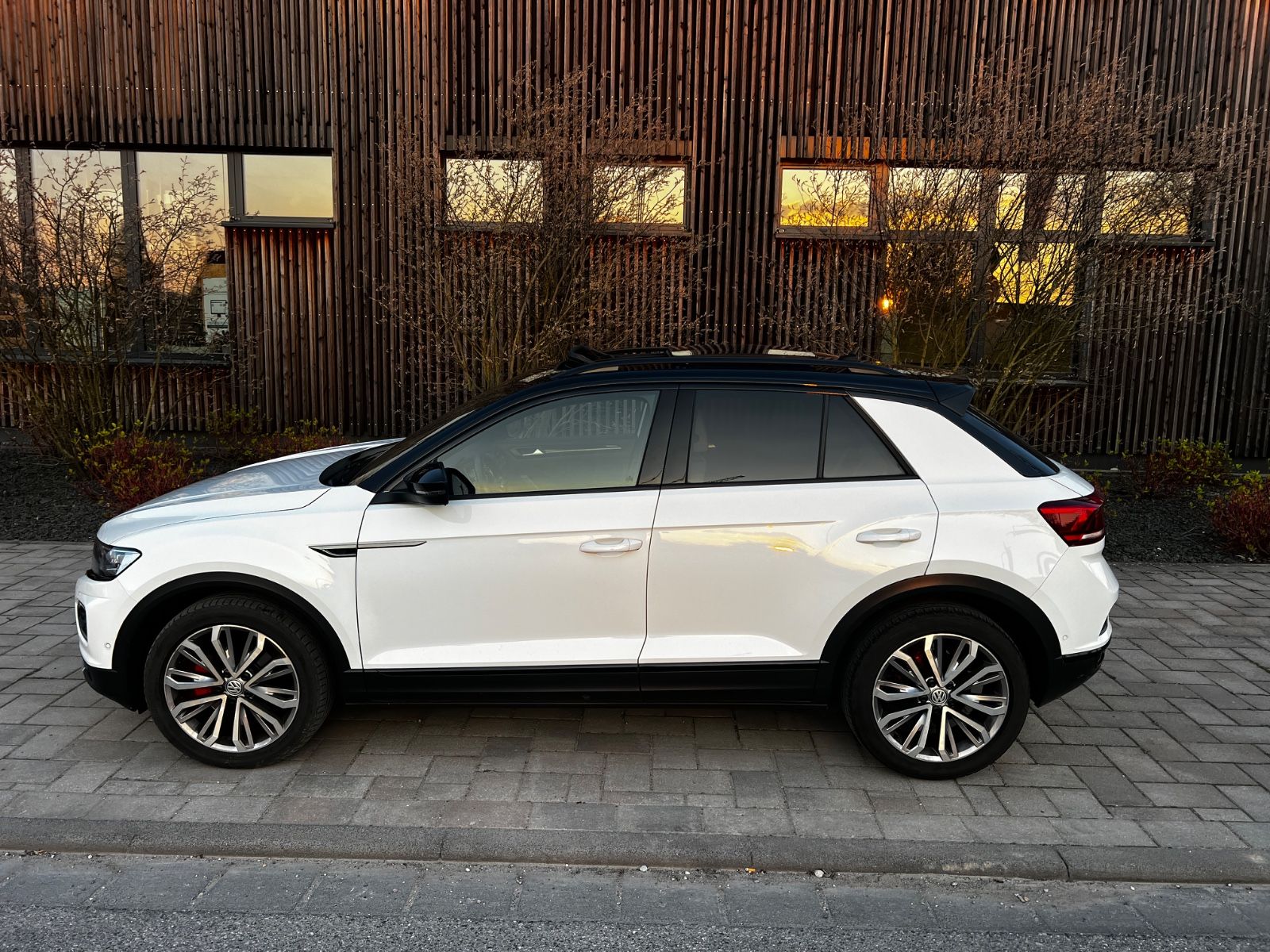 Volkswagen T-Roc 2.0 TDI DSG Sport Pano Kam foto 6