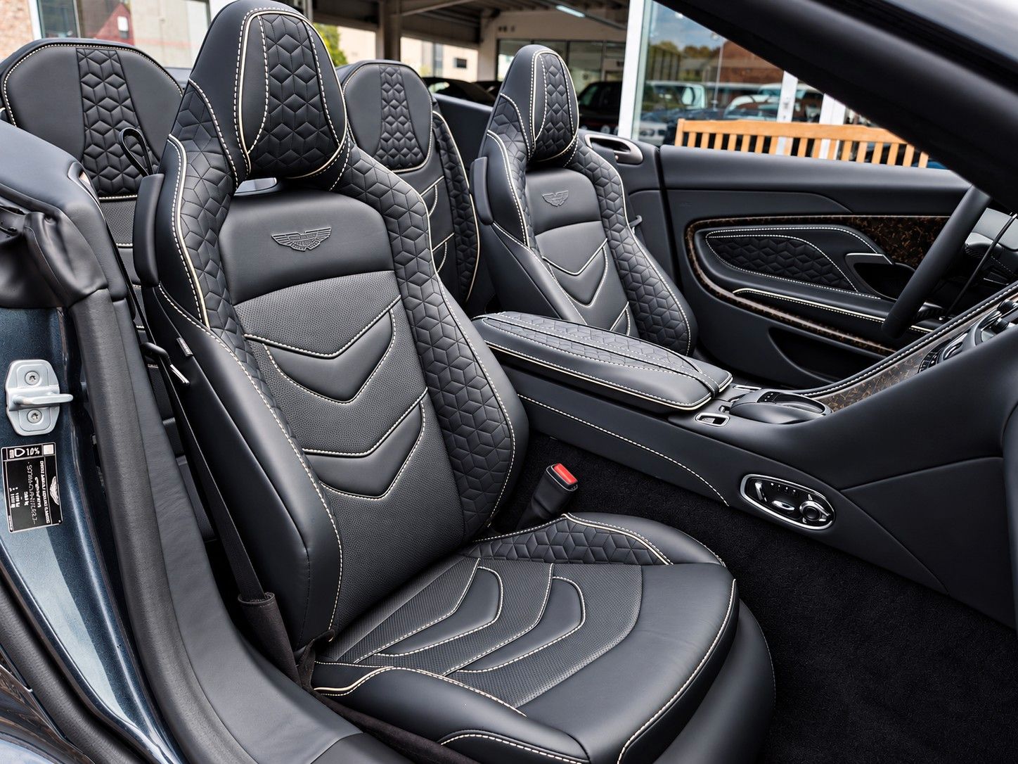 Fahrzeugabbildung Aston Martin DBS 5.2 V12 Volante/Werksgarantie 09/27/1A
