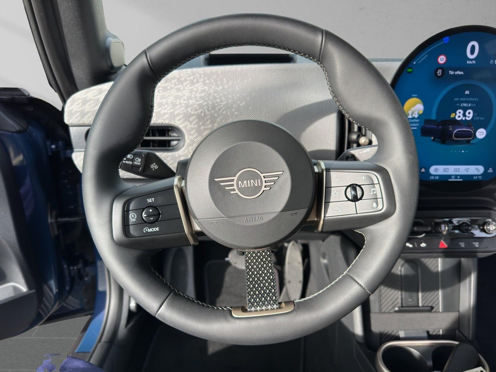 MINI Cooper S Cabrio Favoured 18" JCW Sitze H&K HUD