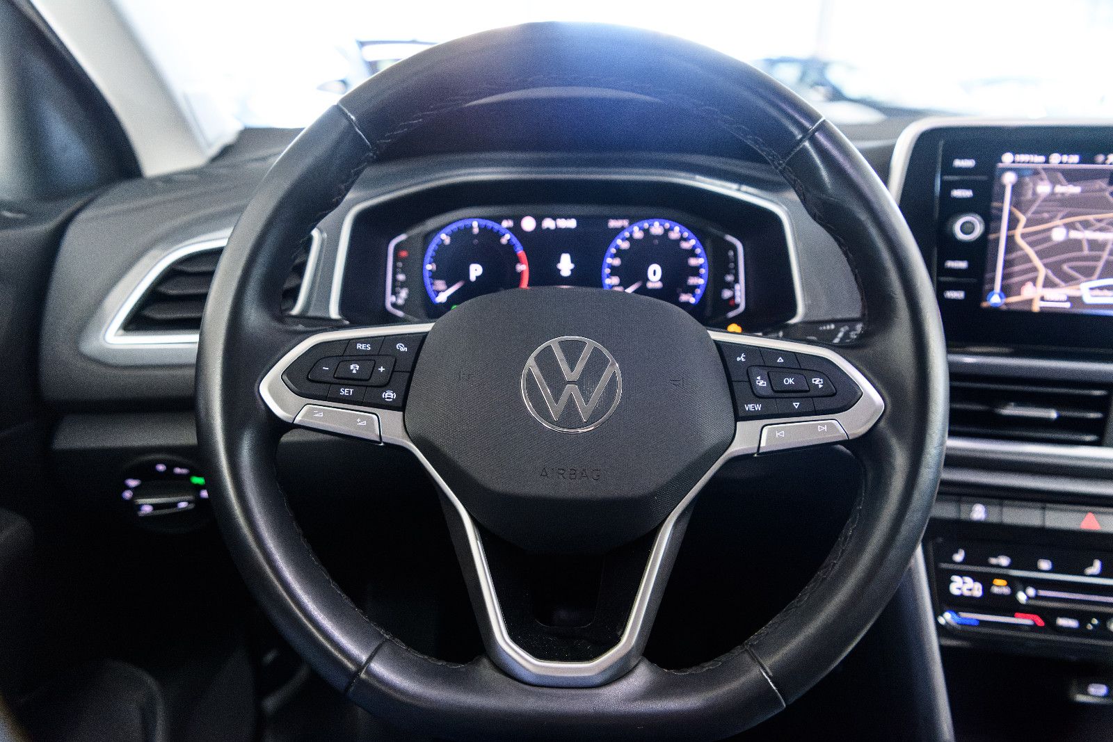 Fahrzeugabbildung Volkswagen T-Roc Style 2.0l TDI DSG + Navi + ACC + Keyless
