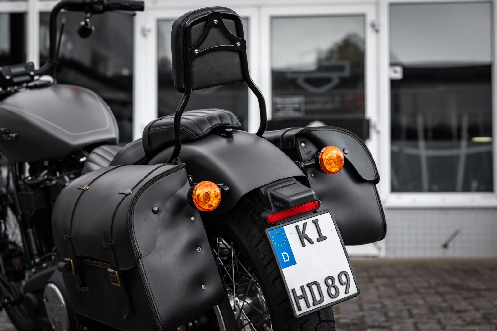 Fahrzeugabbildung Harley-Davidson FXBB STREET Bob Softail - JEKILL&HYDE