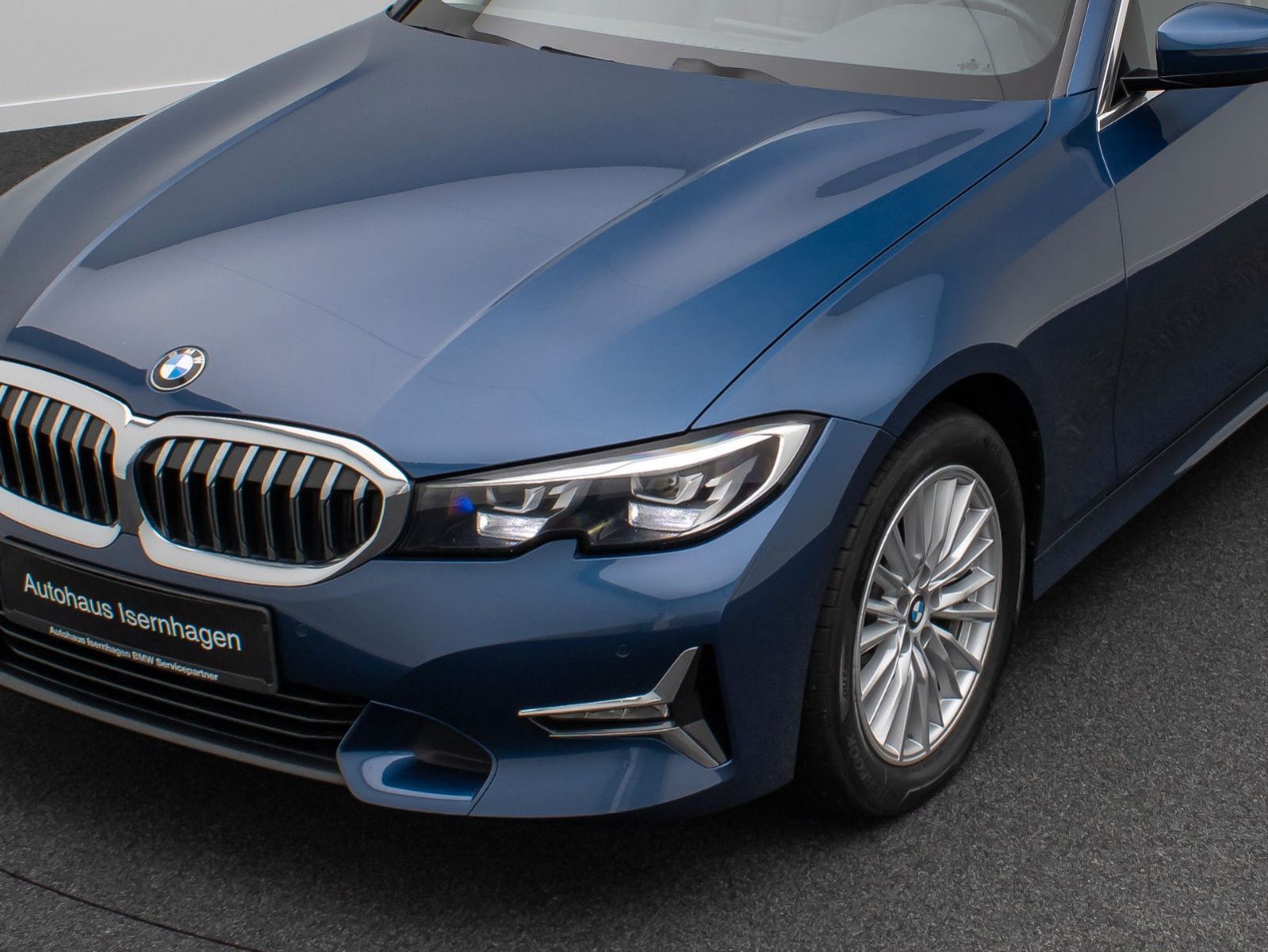 Fahrzeugabbildung BMW 320d Luxury Line DAB CockpitPlus PDC Leder
