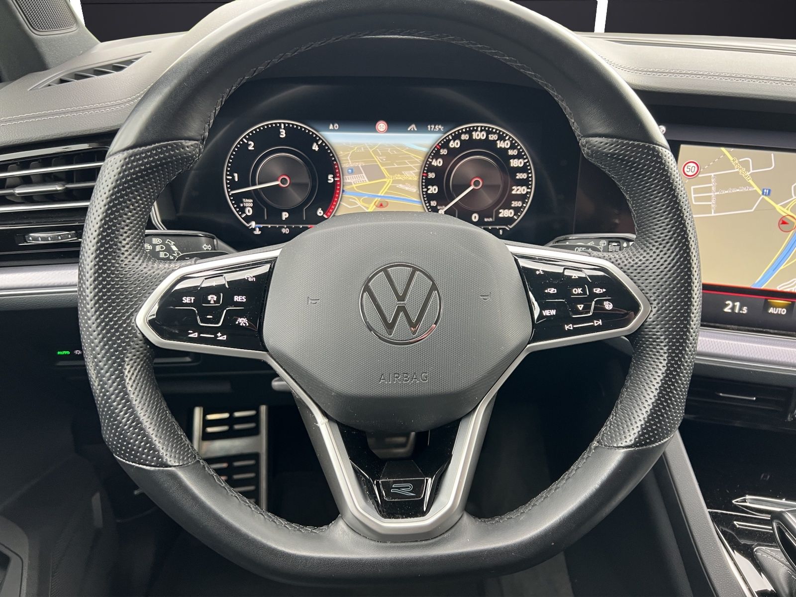 Fahrzeugabbildung Volkswagen Touareg R-Line 4M TDI IQ.Light ACC AHK LUFT STH