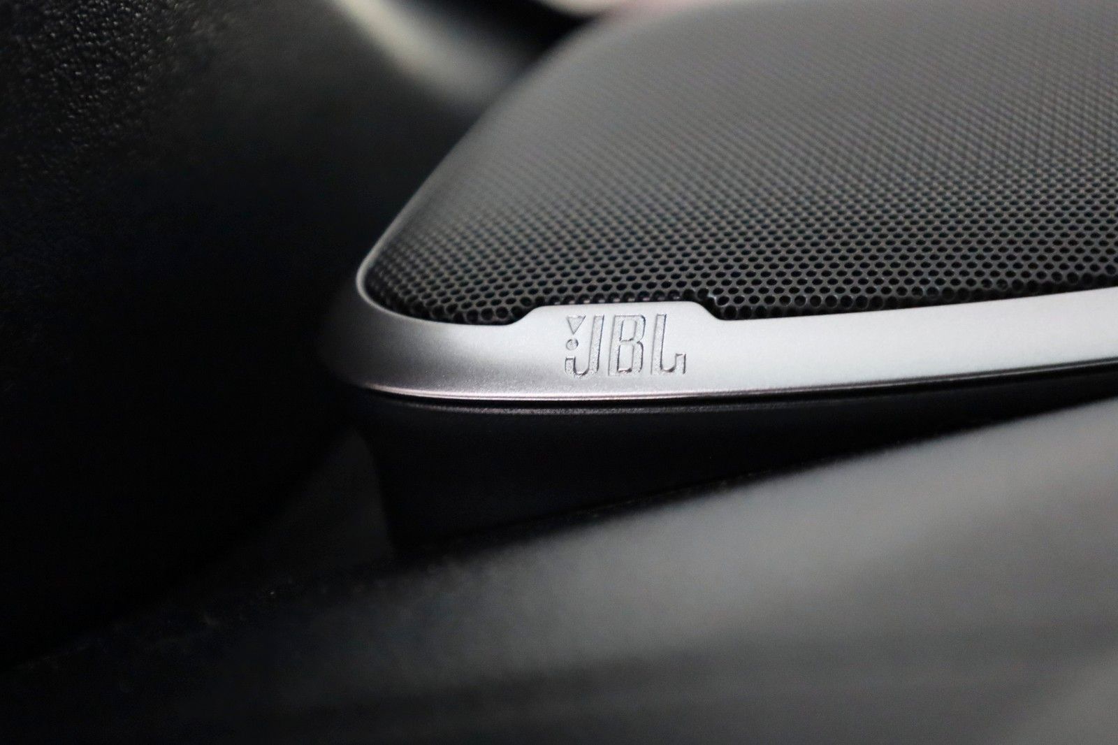 Fahrzeugabbildung Toyota Hilux Invincible,ACC,Rollo el.AHK,Garantie 2028