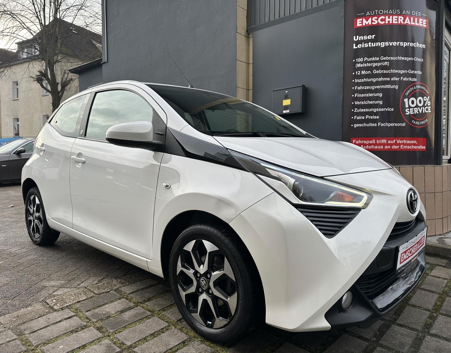 Toyota AYGO X-PLAY TEAM D/KAMERA/CARPLAY/NAVI/TEMPO