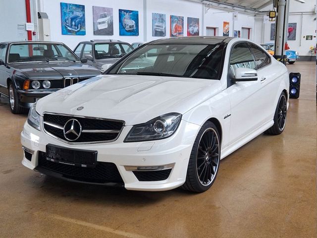 Mercedes-Benz C 63 AMG Coupe Performance