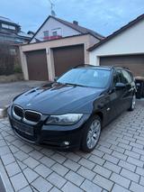 BMW 330 i Touring Anhängerk. Xenon Panoram... - BMW 330 aus 2009: 330i