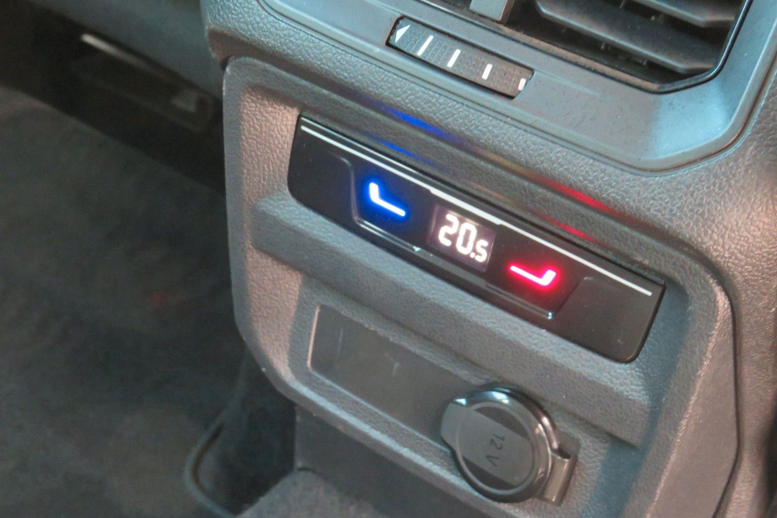 Fahrzeugabbildung Volkswagen Tiguan Life DSG AHK KAMERA ACC PDC SITZH. NAVI 1