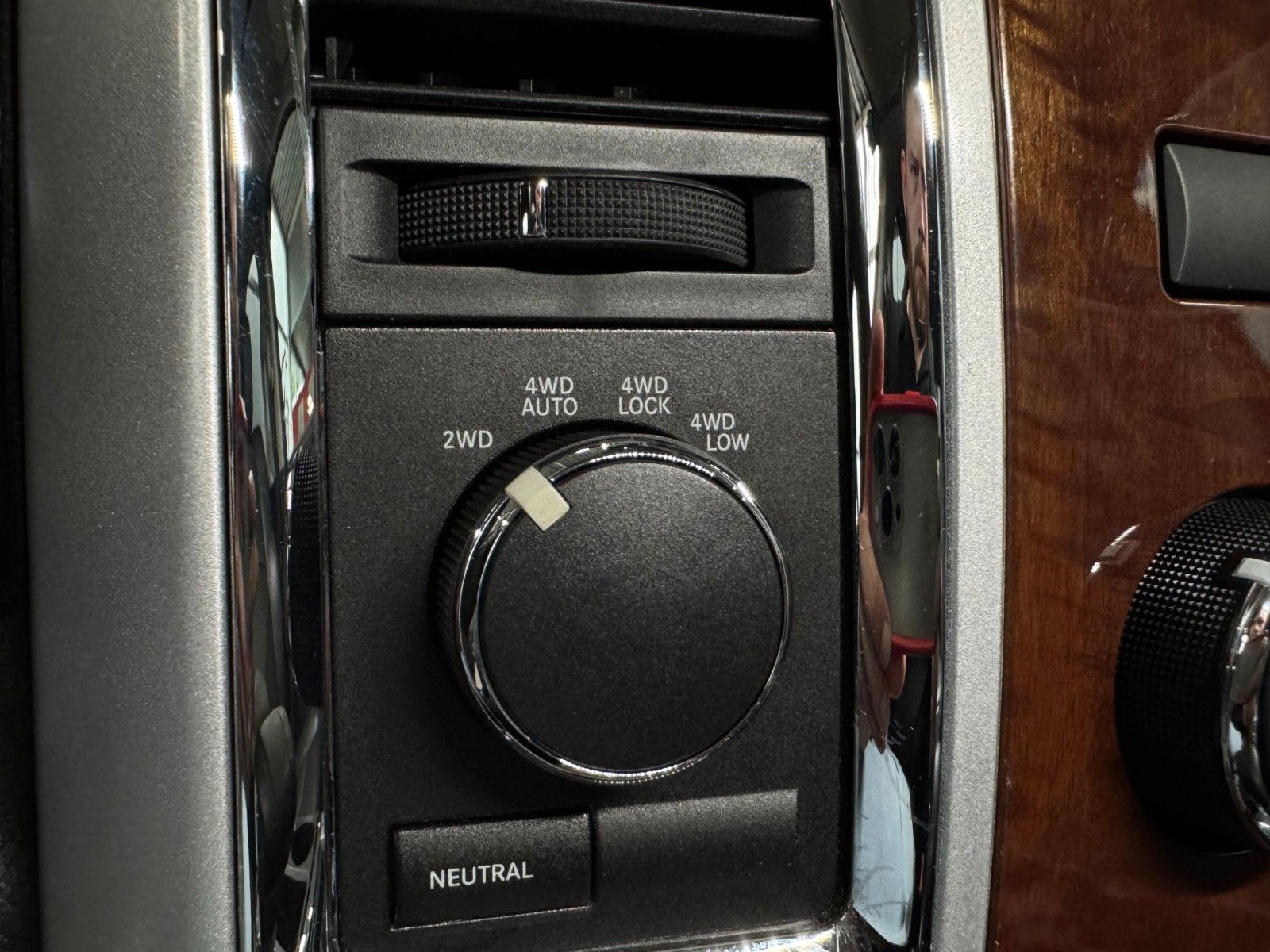 Fahrzeugabbildung Dodge RAM 5,7 Laramie Crew Cab LPG DVD RAM BOX 1.Hand