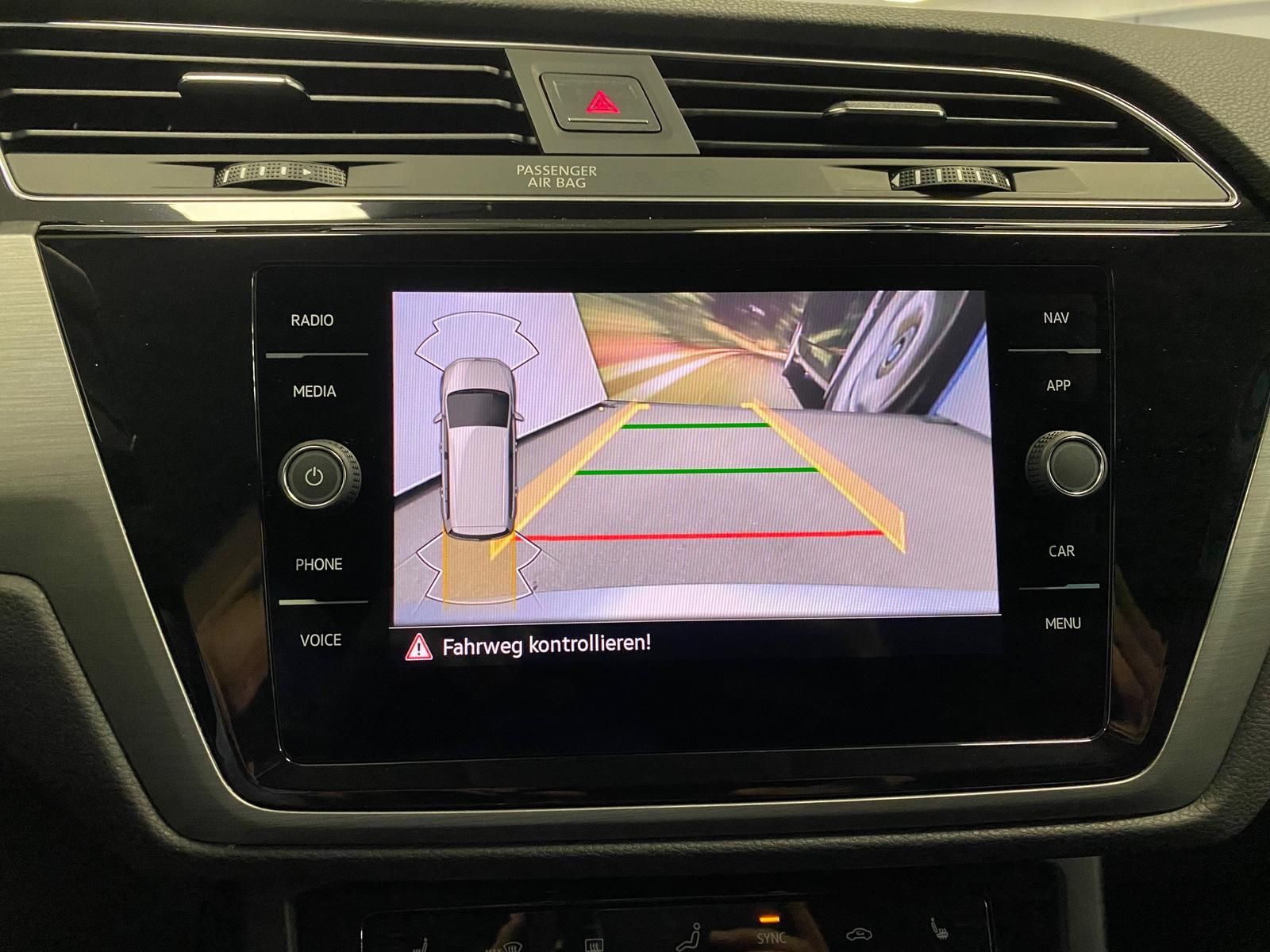 Fahrzeugabbildung Volkswagen Touran 1.5 TSI Comfortline+IQLIGHT+ACC+AHK+TOTWI