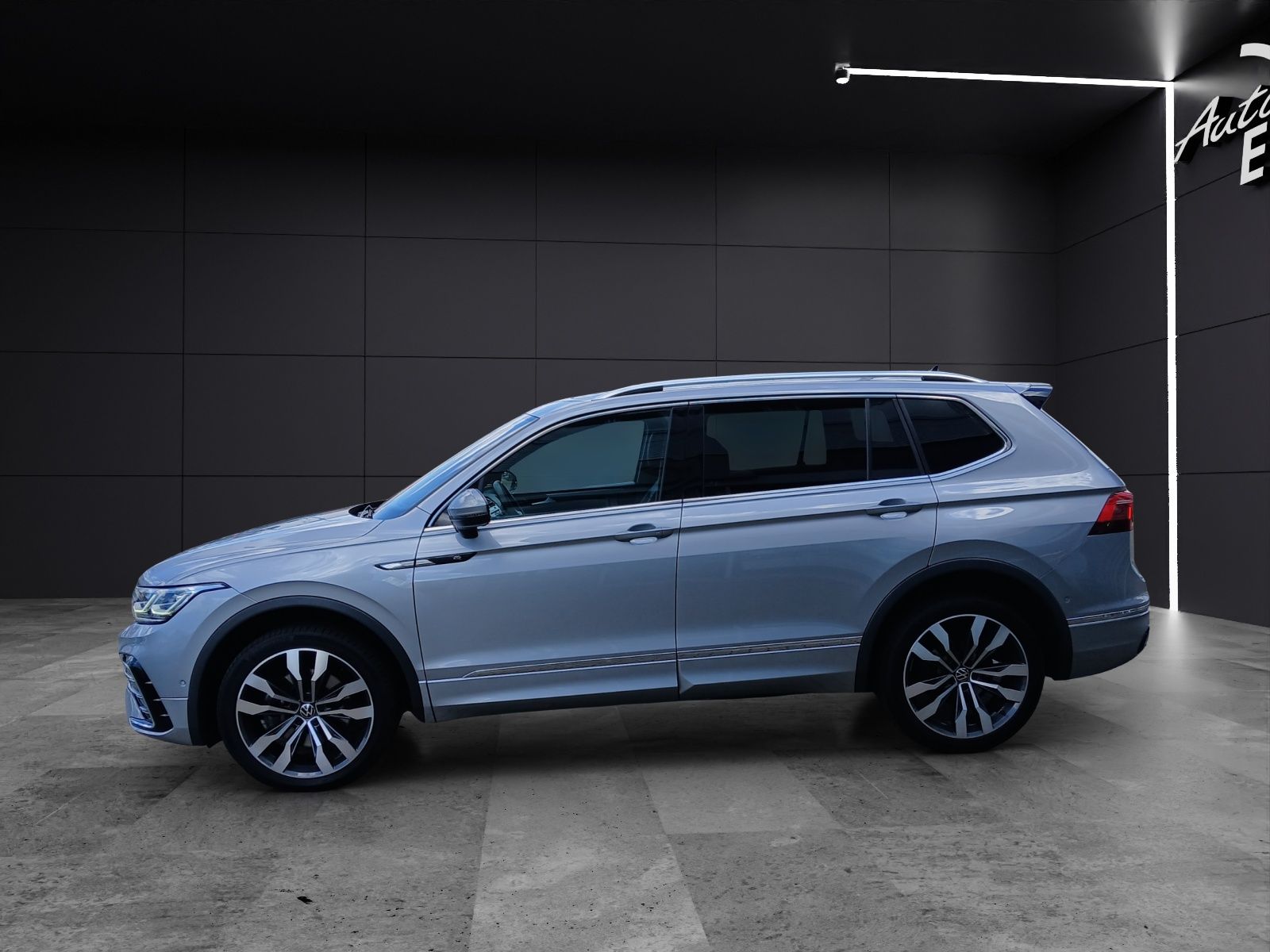 Fahrzeugabbildung Volkswagen Tiguan Allspace TSI R-Line DSG 4M IQ.Light Navi