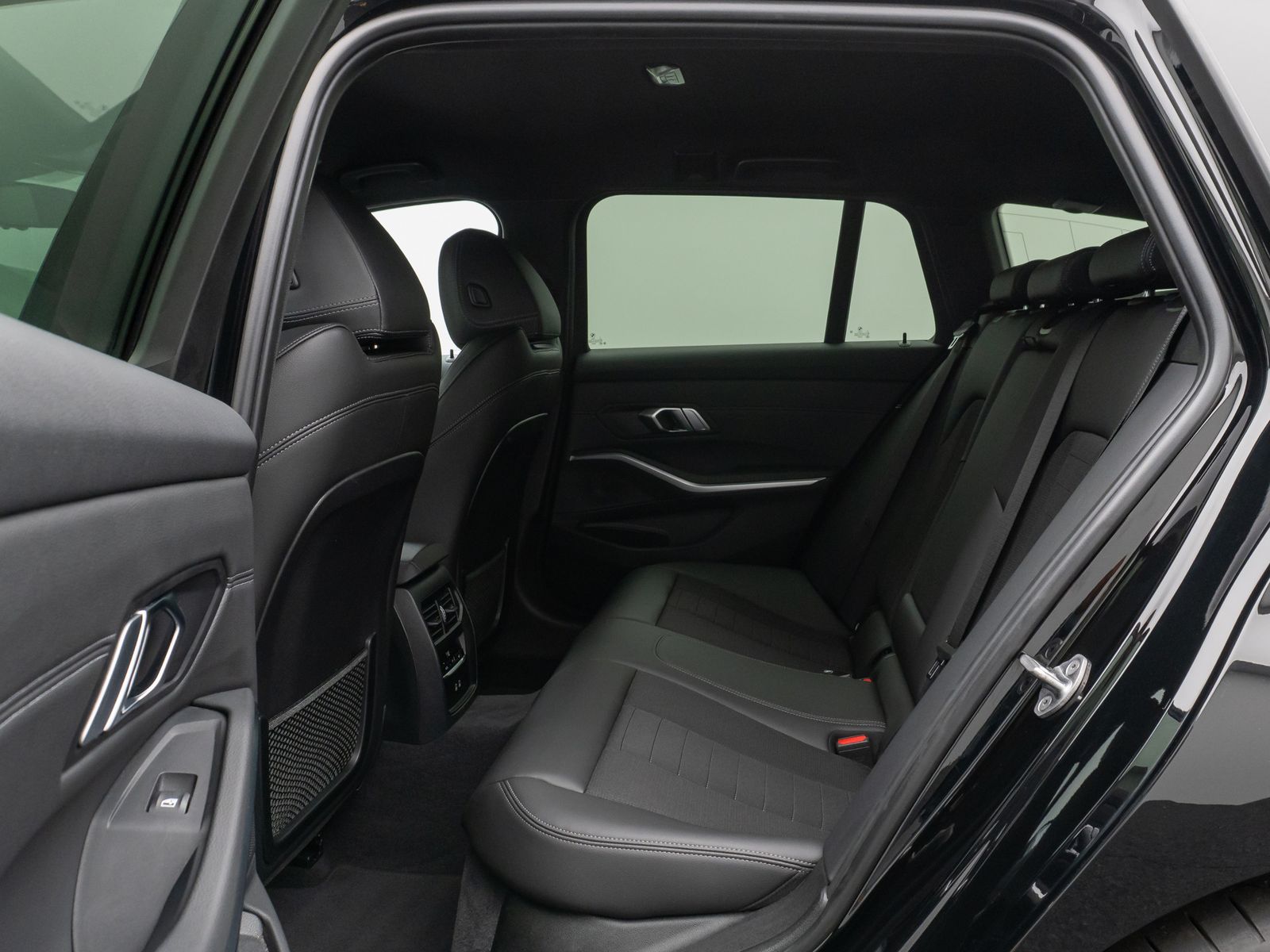 Fahrzeugabbildung BMW 320d  Kamera DAB HiFi DrivAssist Alarm LED Sport