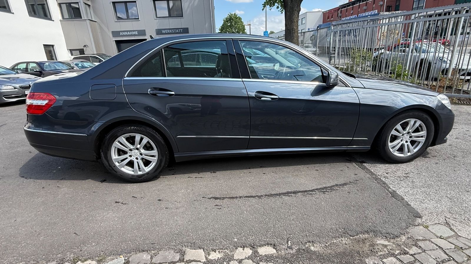 Fahrzeugabbildung Mercedes-Benz E 300 E Limousine E 300 BlueTec Hybrid