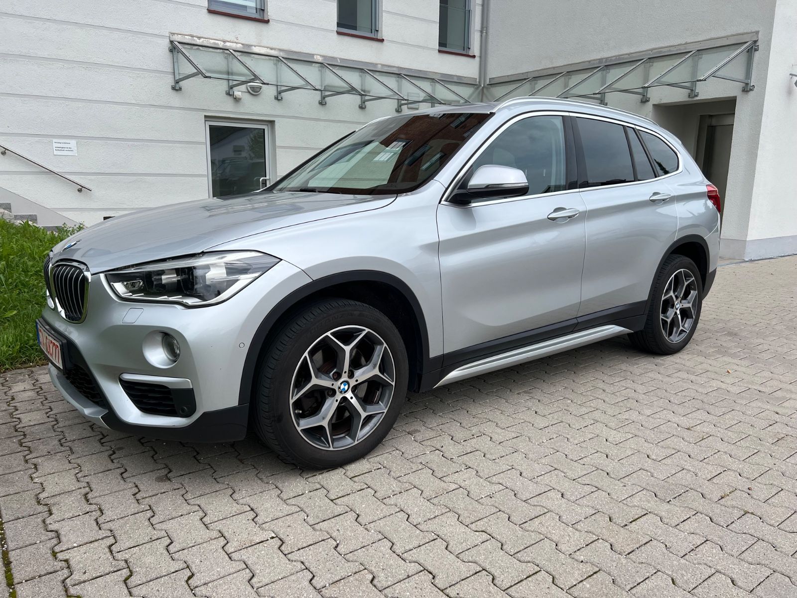 BMW X1 xDrive 20d AUT LEDER LED PDC vo+hi TÜV8/27