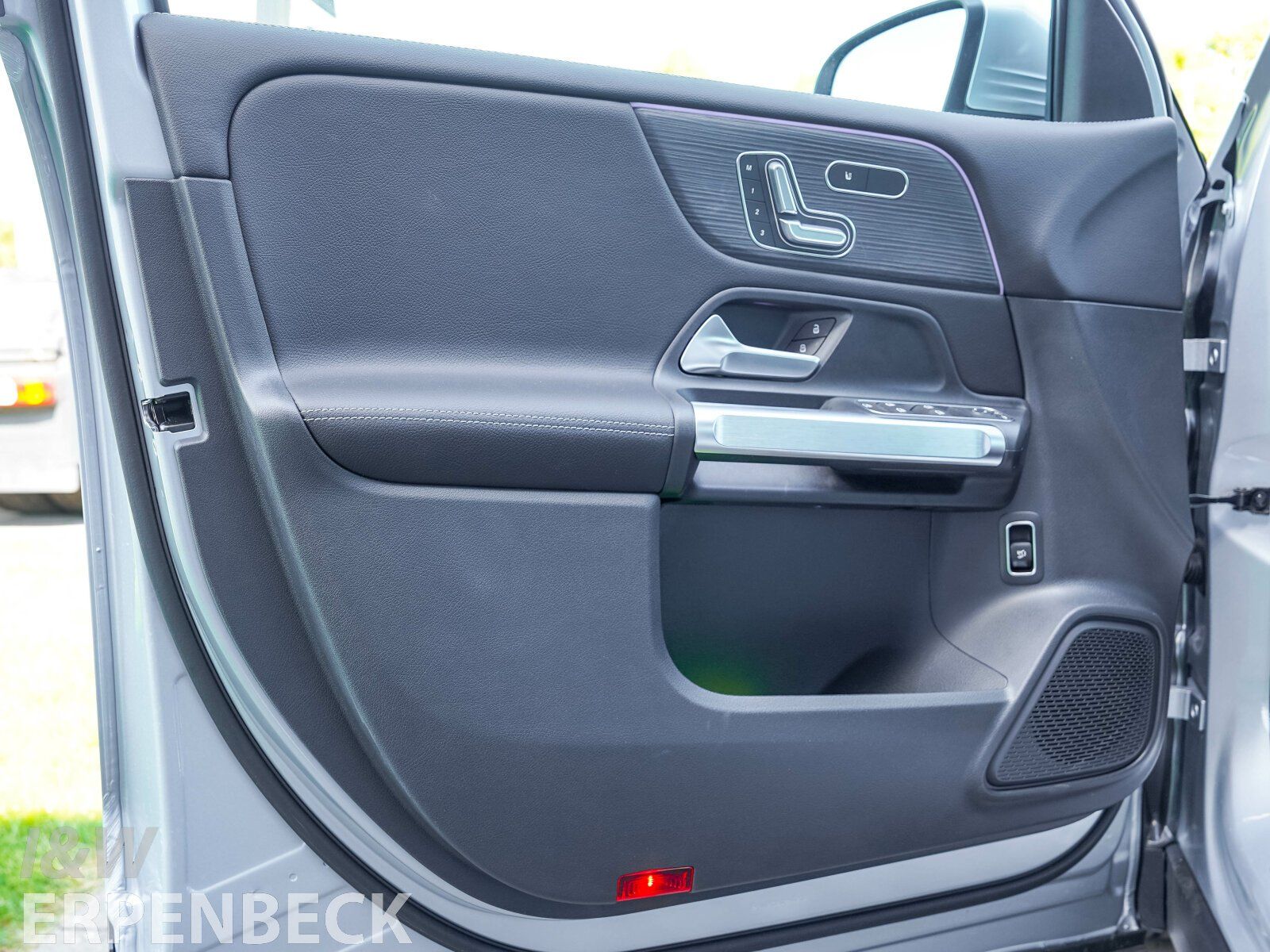 Fahrzeugabbildung Mercedes-Benz GLB 200 d Distronic AHK Kamera Multibeam Keyless