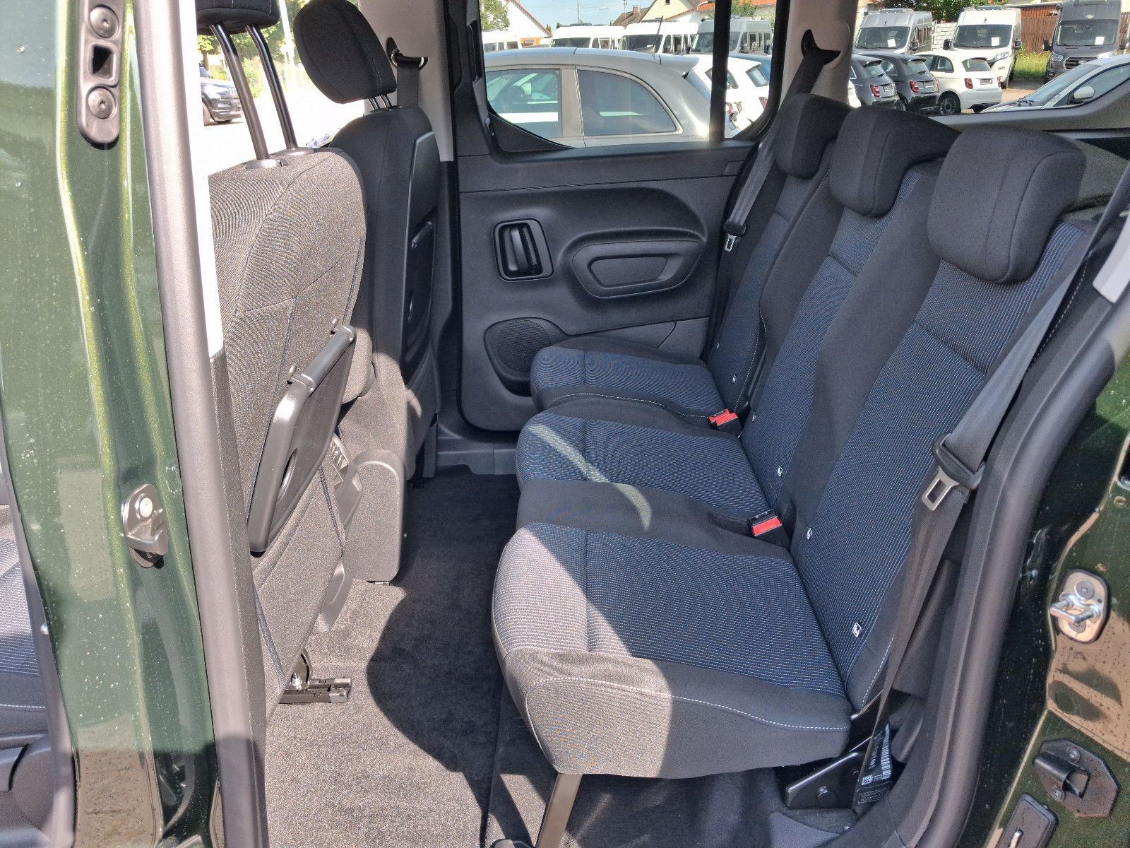 Fahrzeugabbildung Fiat Qubo L 7-Sitzer L2 1.5 Diesel 96 kW Icon