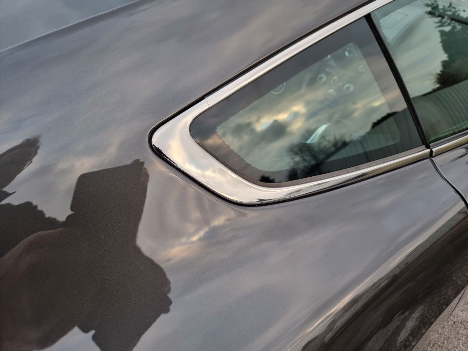 Fahrzeugabbildung Aston Martin V8 Vantage 4.7l/Quantum Silber/BRD/Erstlack/2.Hd