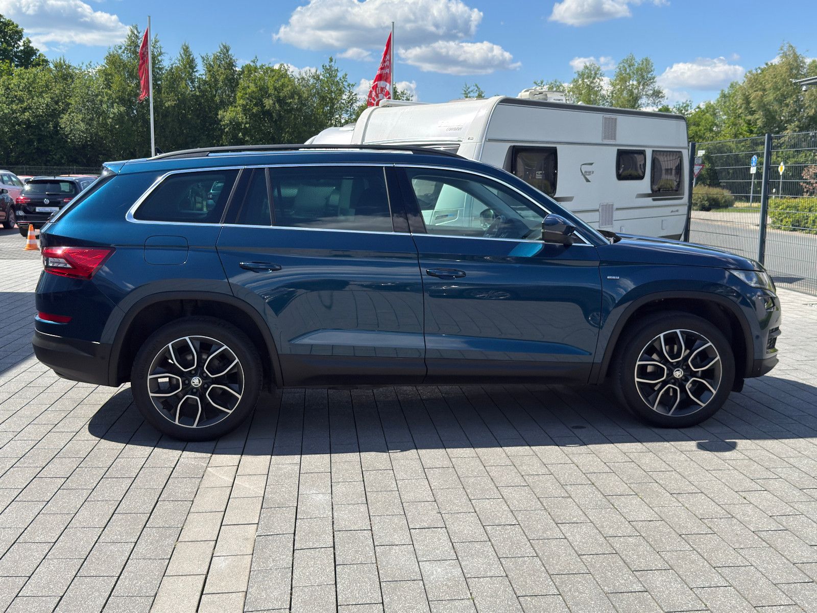 Fahrzeugabbildung SKODA Kodiaq Clever Navi,Sitzh.v+h,Alu,DSG,360°