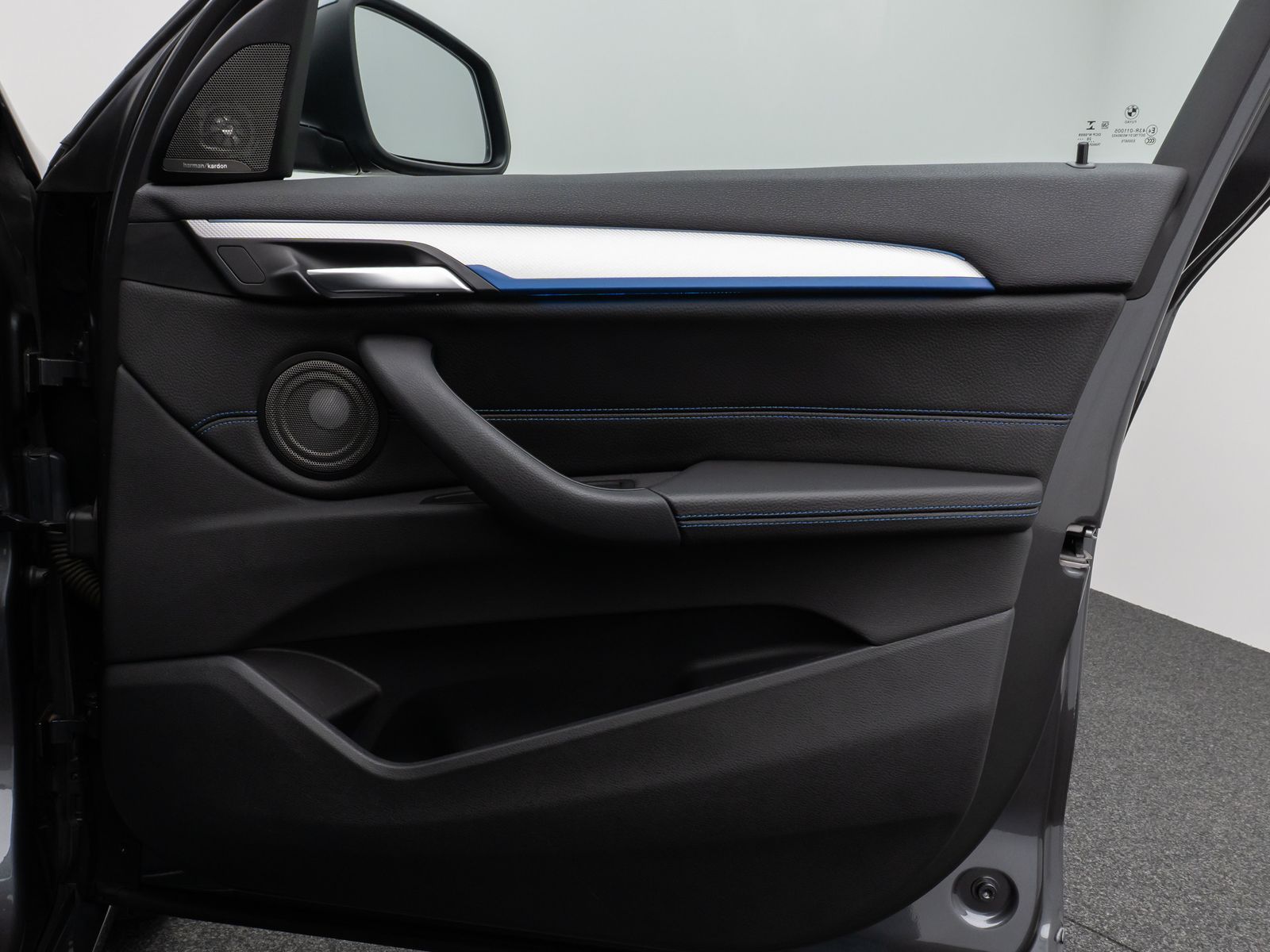 Fahrzeugabbildung BMW X1 xD25e M Sport Panorama Kamera HUD H/K Komfort