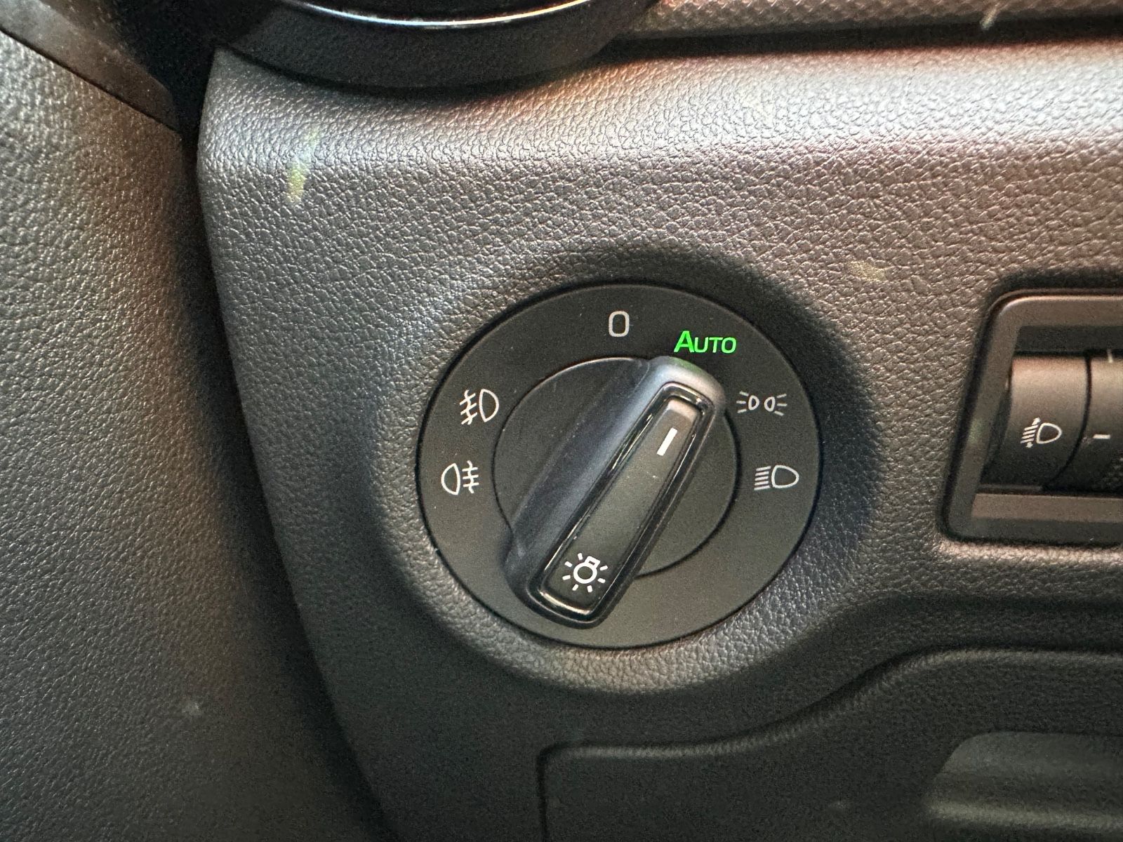 Fahrzeugabbildung SKODA Fabia 1.0 MPI Ambition APP/Klima/GJR