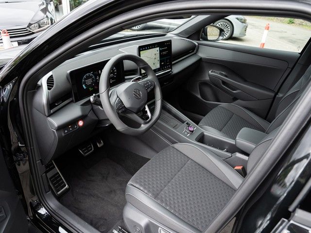 T-Roc R-Line eTSI DSG Black Style DCC AHK 8-fach
