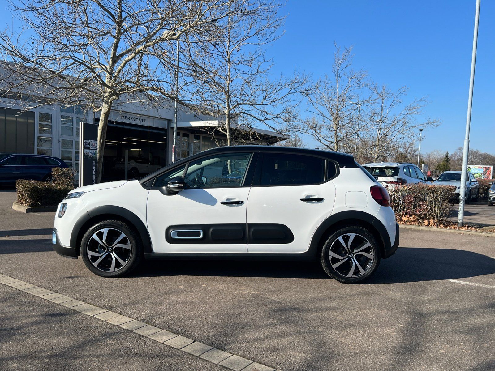 Fahrzeugabbildung Citroën C3 PureTech 110 EAT6 Elle Automatik Sitzheizung