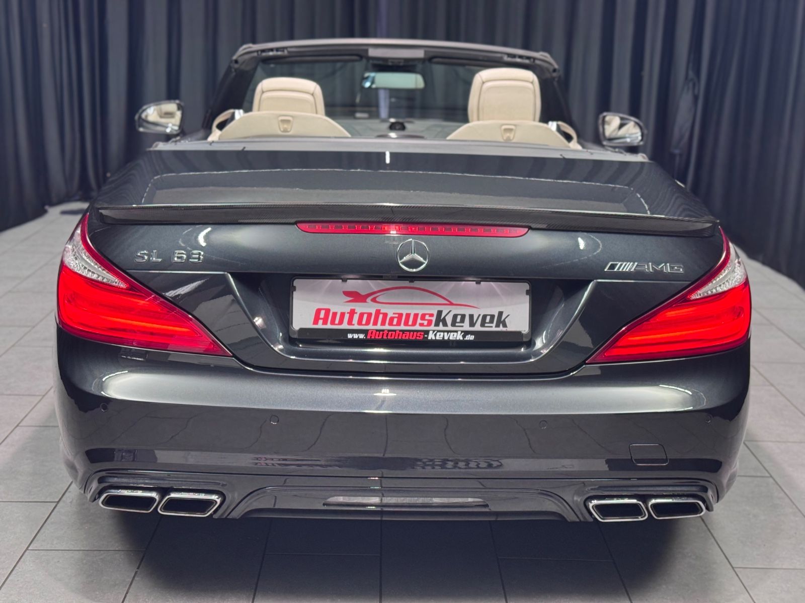 Fahrzeugabbildung Mercedes-Benz SL 63 AMG|PERFORMANCE PACKAGE|MASSAGE|H/K|VOLL